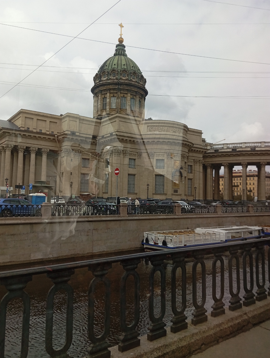 Исаакиевский собор из окна минивэна. 