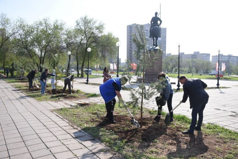    В рамках акции «Сад памяти» в Оренбурге высадили 80 деревьев Оренбуржье