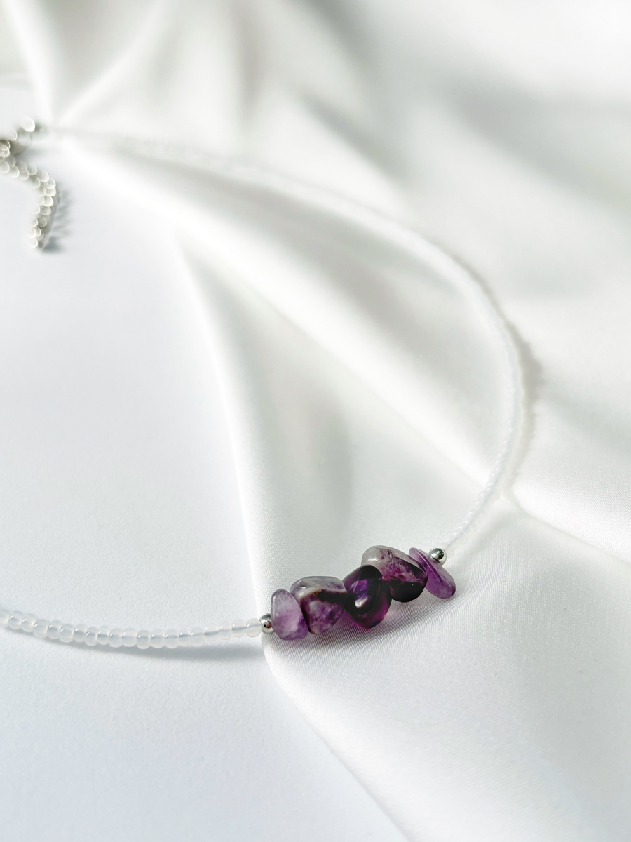 Вы можете смело комбинировать его с другими аксессуарами – оно отлично смотрится как с простыми, так и с более нарядными вещами.