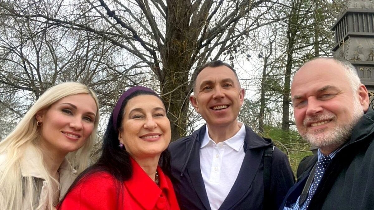    На фото: Елена Бриллиантова, Марина Шкробова-Верналис, Андрей Мишин. Андрей Семке. Фото со страницы Елены Бриллиантовой в соцсети ВКонтакте