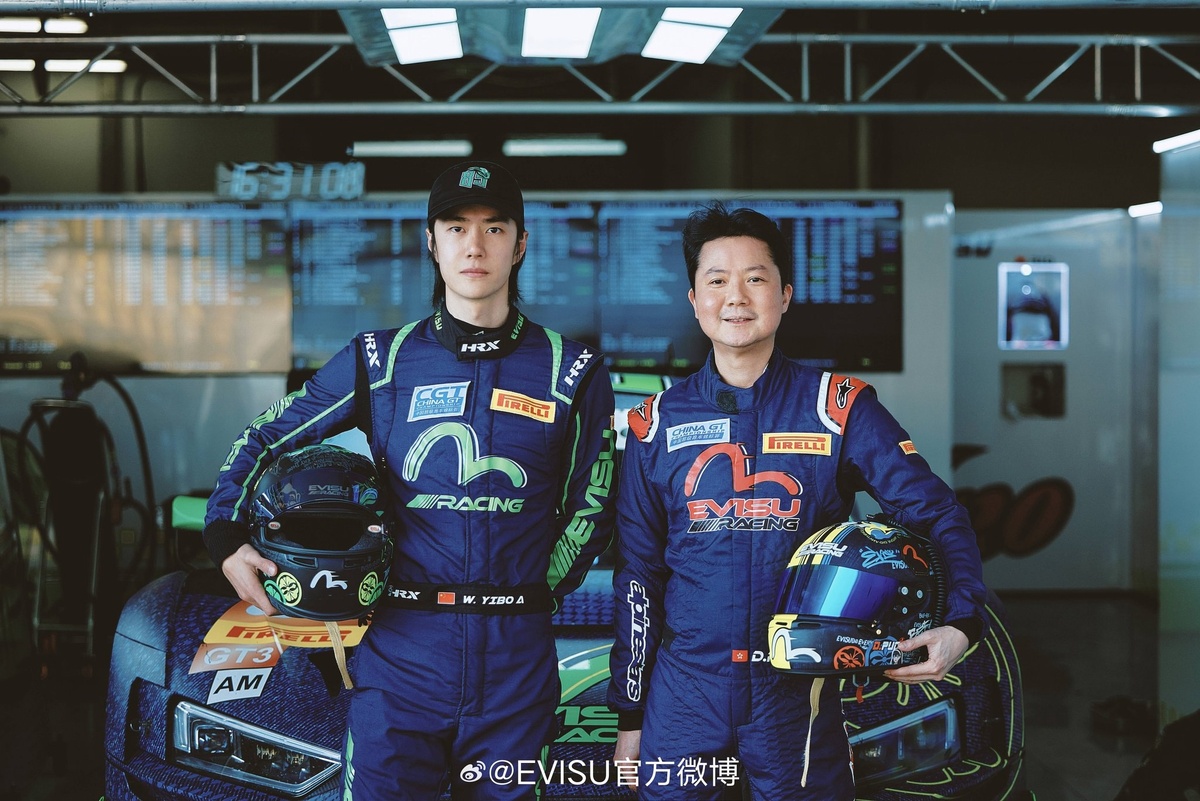 Фото с вейбо EVISU  (фото из открытых источников)