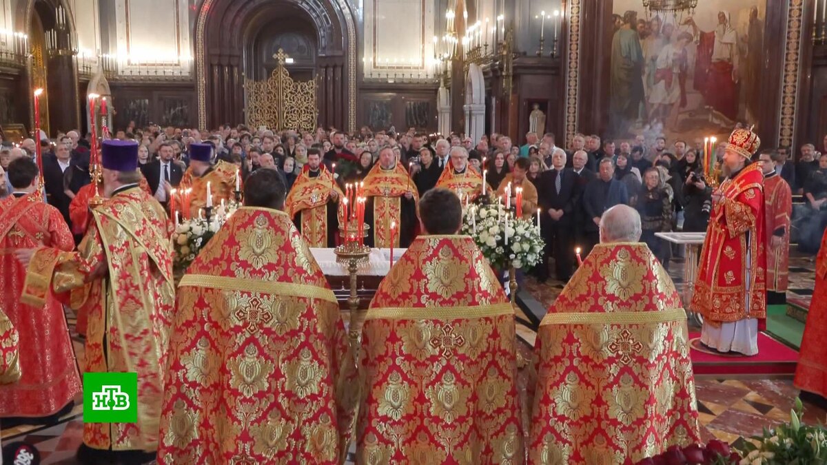    Сотни людей простились с Зурабом Церетели в Москве