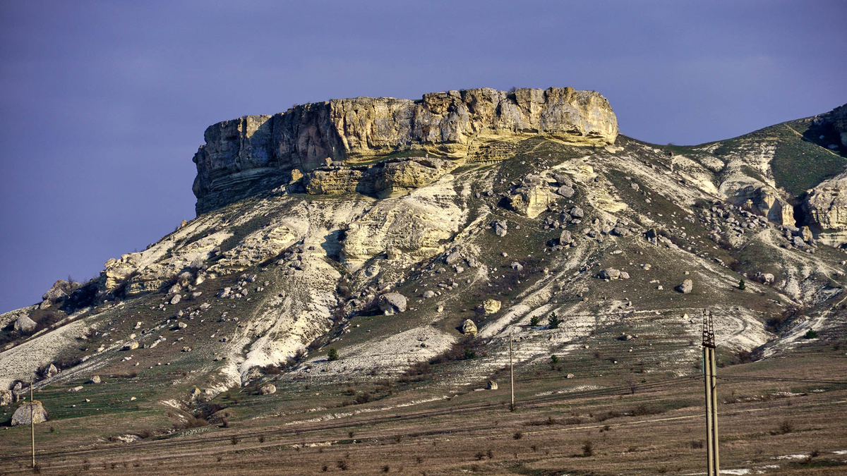Обрывы плато Юксек-Кыр