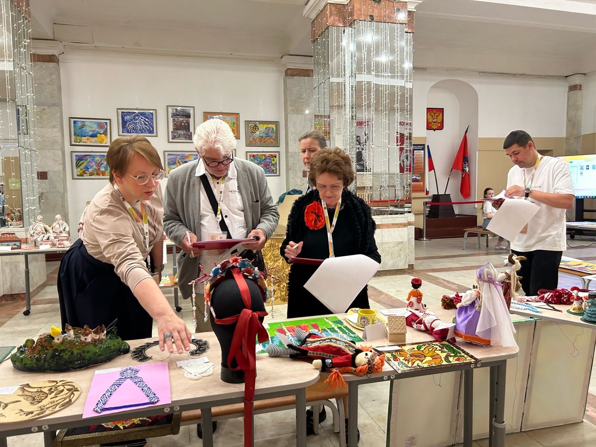 Горина Е. А. с экспертной комиссией фестиваля