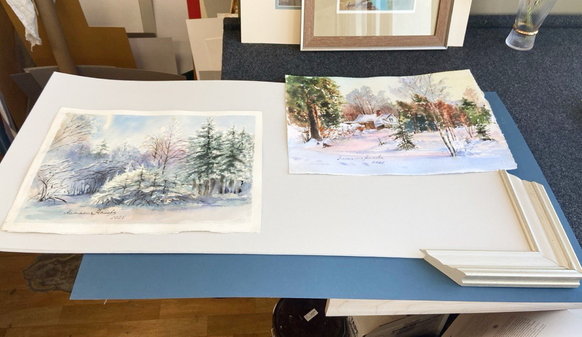 Акварели Н. Немовой на монтажном столе. Подбираем варианты паспарту и багет