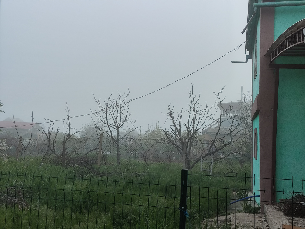 Все плотнее и плотнее накрывает