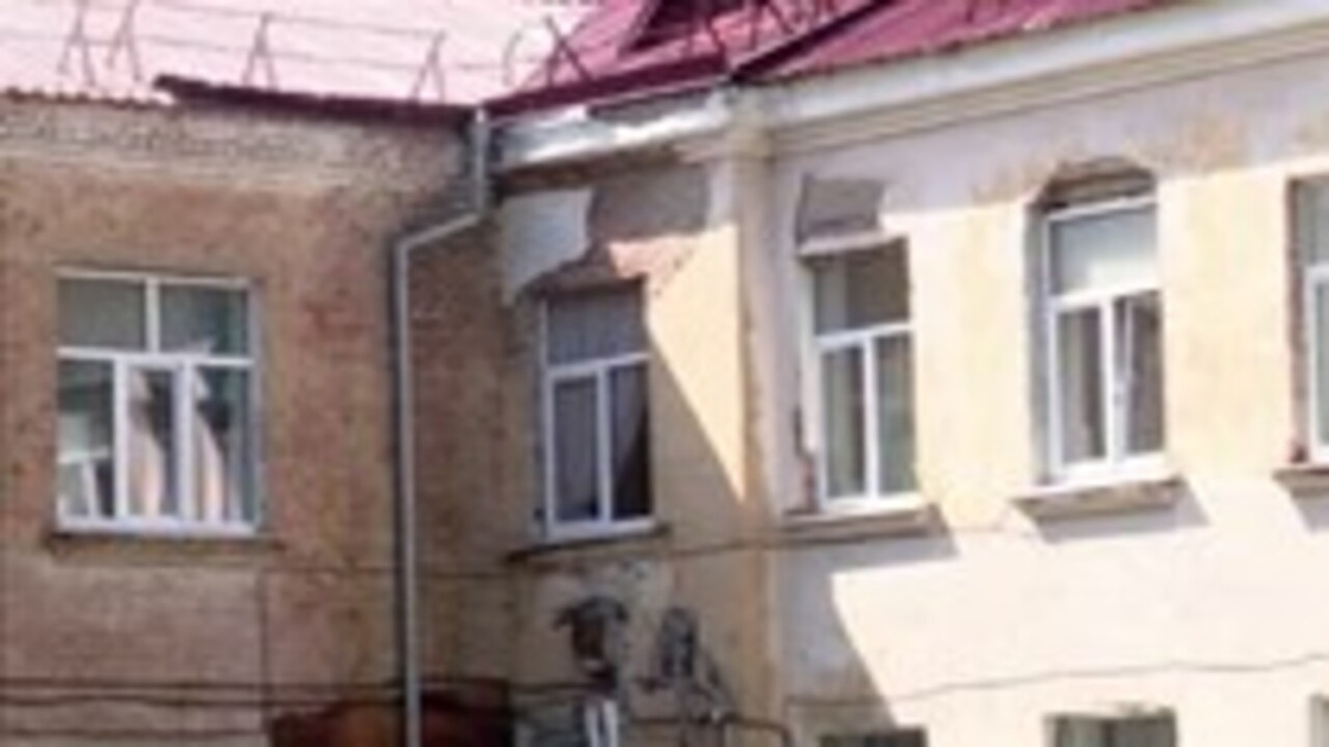    В Курске на женщину упал 25-килограммовый рулон с линолеумом, выброшенный из окна