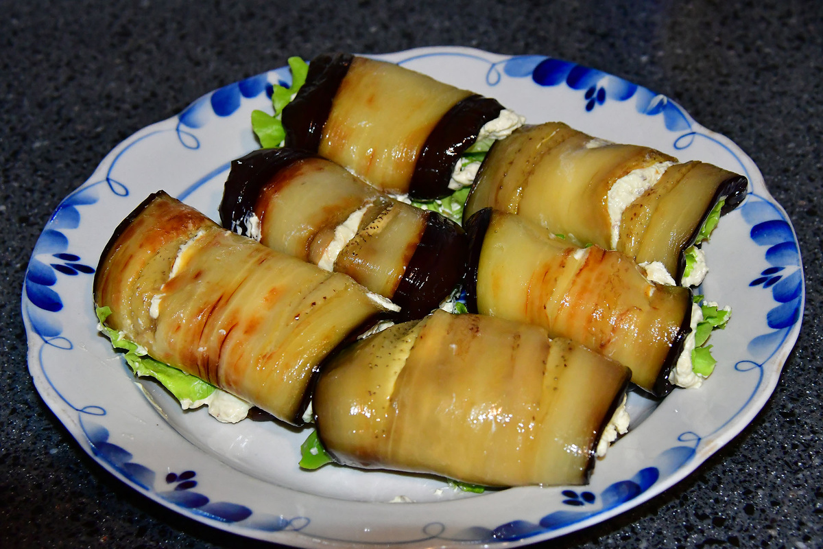 Рулет из баклажана