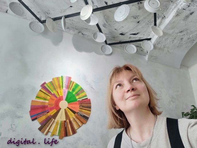 Небольшой процент окрасивливалки на фото и вот уже вполне себе румяный и выспавшийся вид  )))) Да здравствуют настройки камеры смартфона!