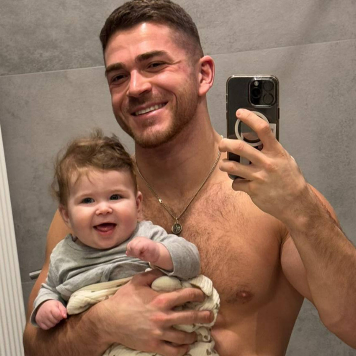 Рома Капаклы с дочкой Мией. Фото: соцсети Ромы Капаклы