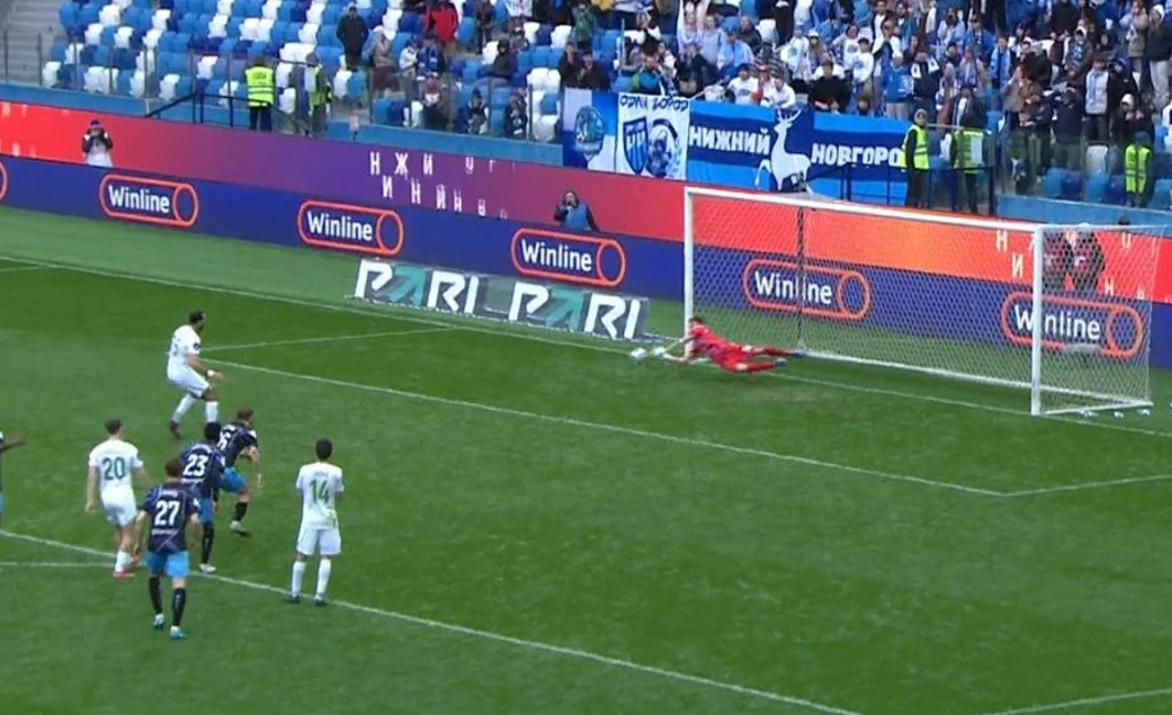 Никита Медведев спас нижегородцев дважды подряд в компенсированное время. Фото: Матч Премьер