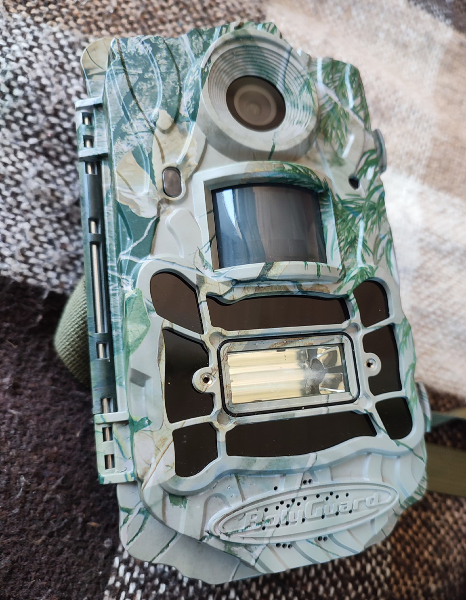 Так выглядит камера, приготовленная к съемке с стробоскопом (обычно он закрыт светонепропускающим фильтром).