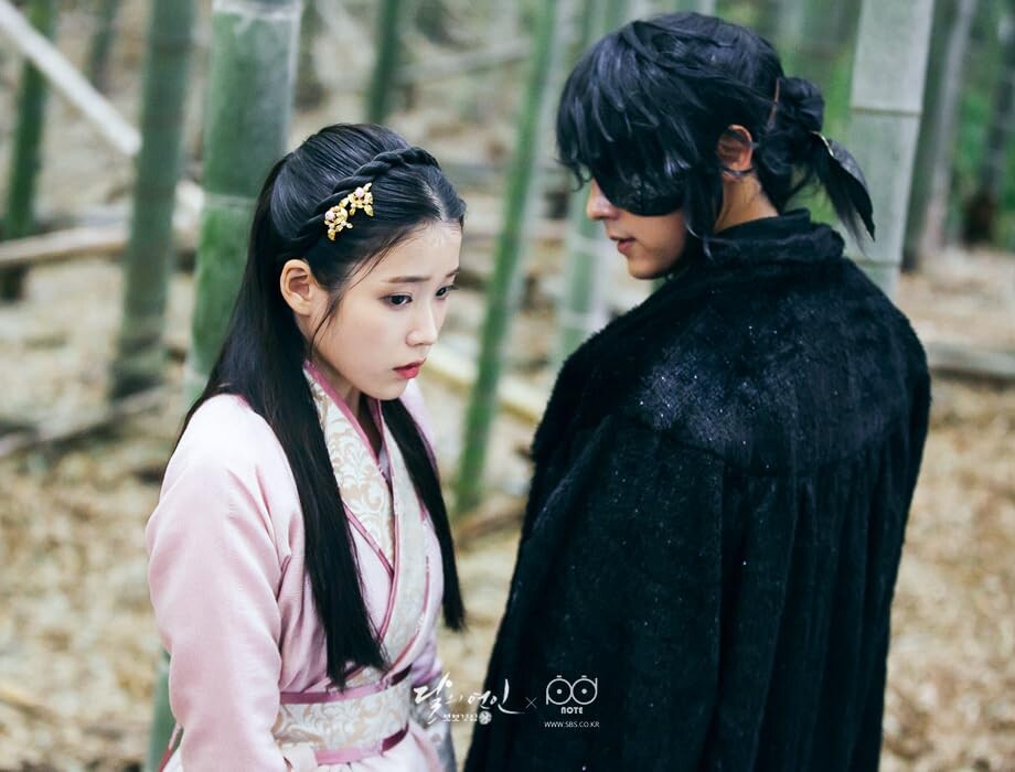 Страх и негативные последствия заставляют героиню действовать осторожно 