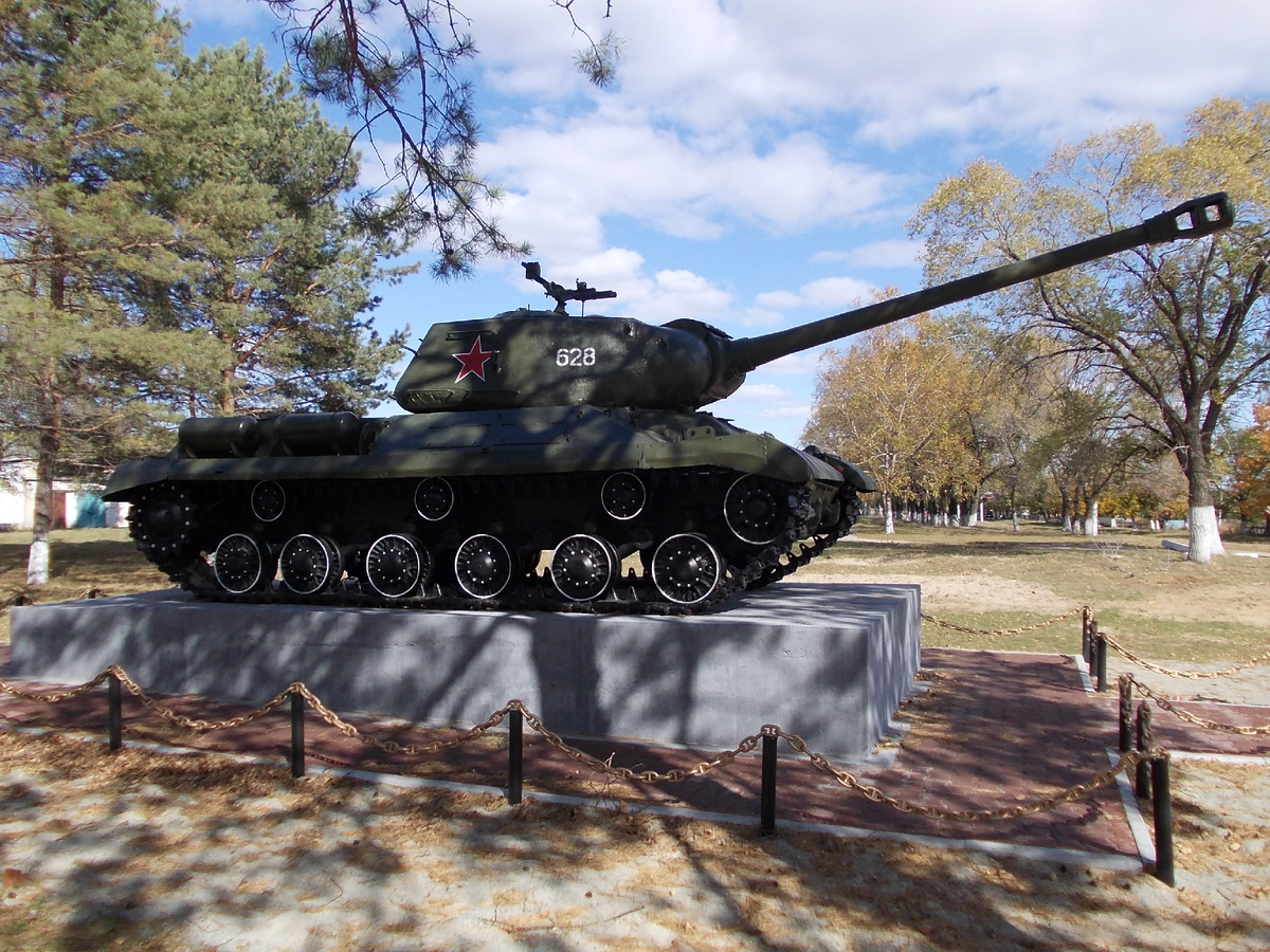 ИС-2 в с. Кукелево Еврейской АО, установленный в сентябре 2017 г.