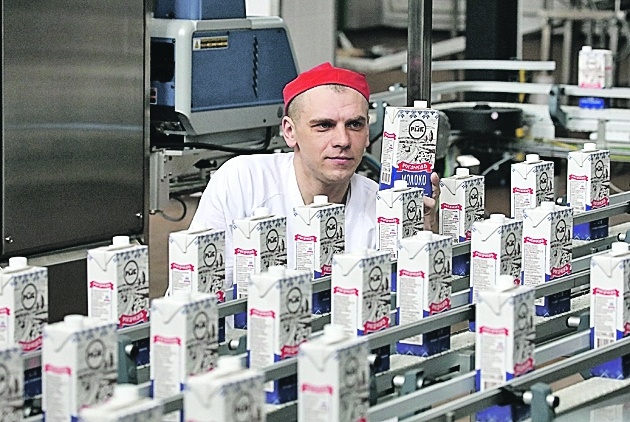 Много ль Беларусь нам даёт молока? 95 процентов импорта идет в РФ. А колбас и сосисок - все 97! Фото: БелТА