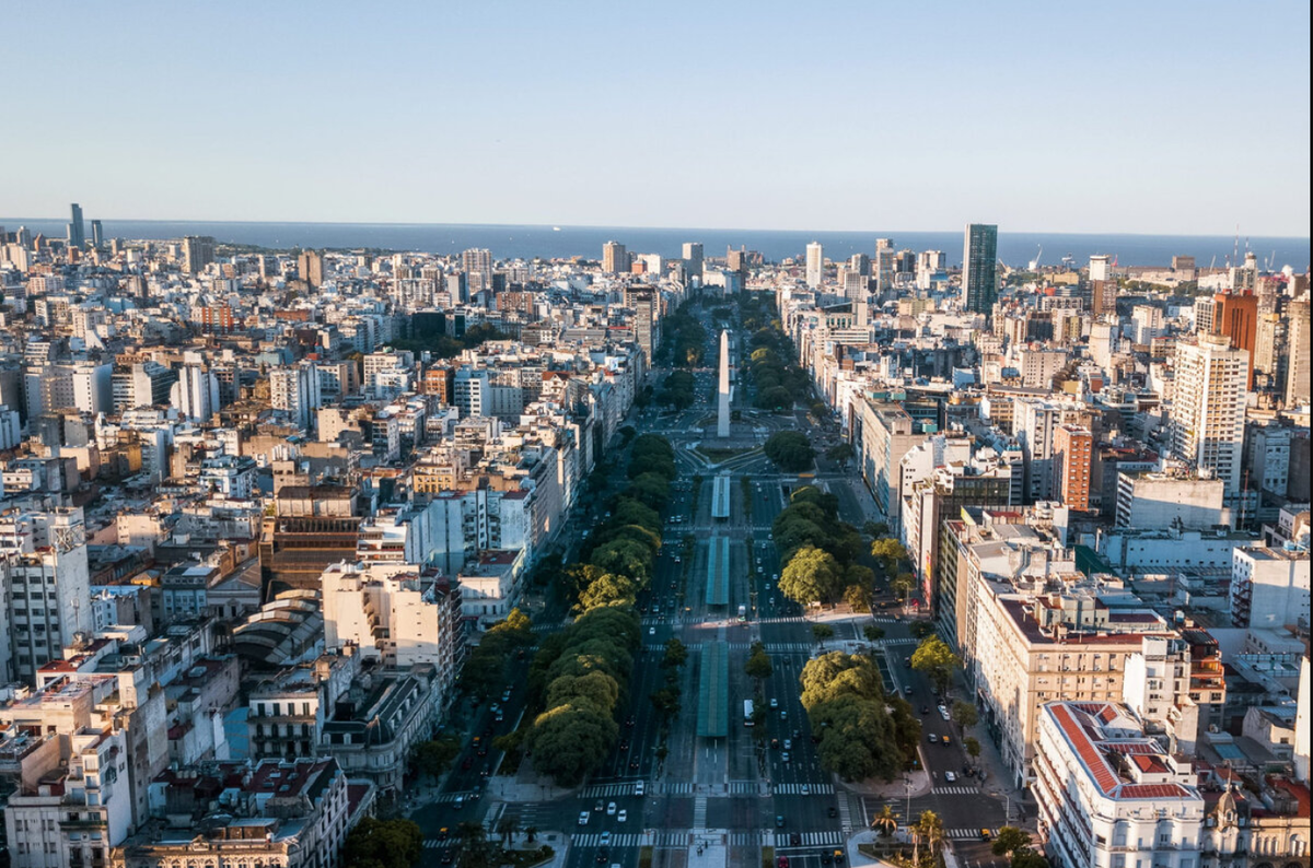 Ежегодно в Буэнос-Айрес приезжают тысячи и тысячи туристов, чтобы увидеть многочисленные чудеса, которые кроятся на улицах этого города. Фото из открытых источников. 