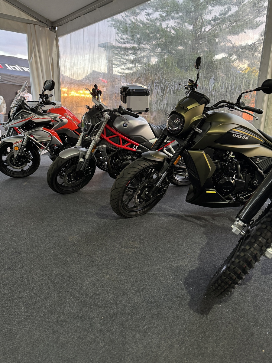 Желтолицые симпатяги