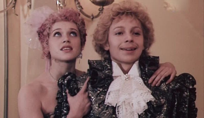 Пенапью в крепких руках своей невесты.