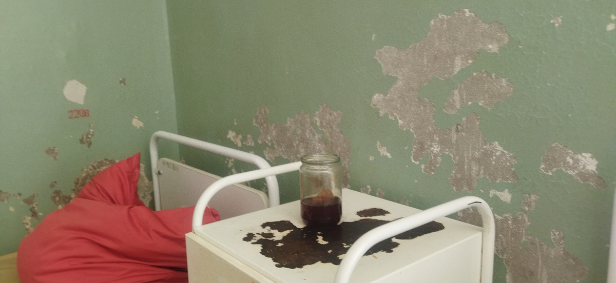 В психоневрологической клинике города Нефтекамска в Башкирии... Фото автора.