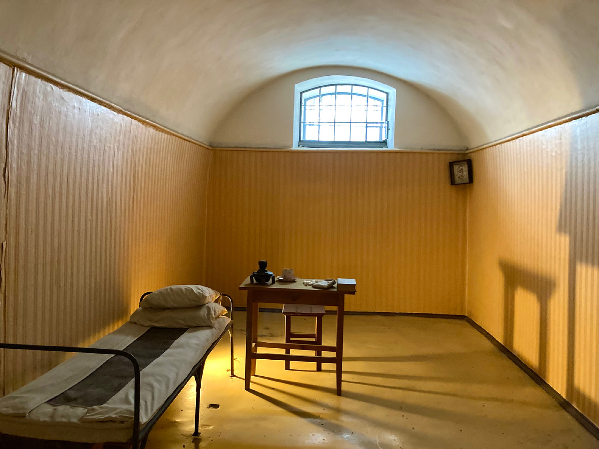 Камера в тюрьме Трубецкого бастиона. Примерно в такой камере  находилась княжна Тараканова. Фото автора.