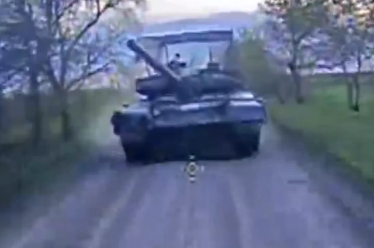    Появились кадры уничтожения танка Т-72 ВСУ в Харьковской области