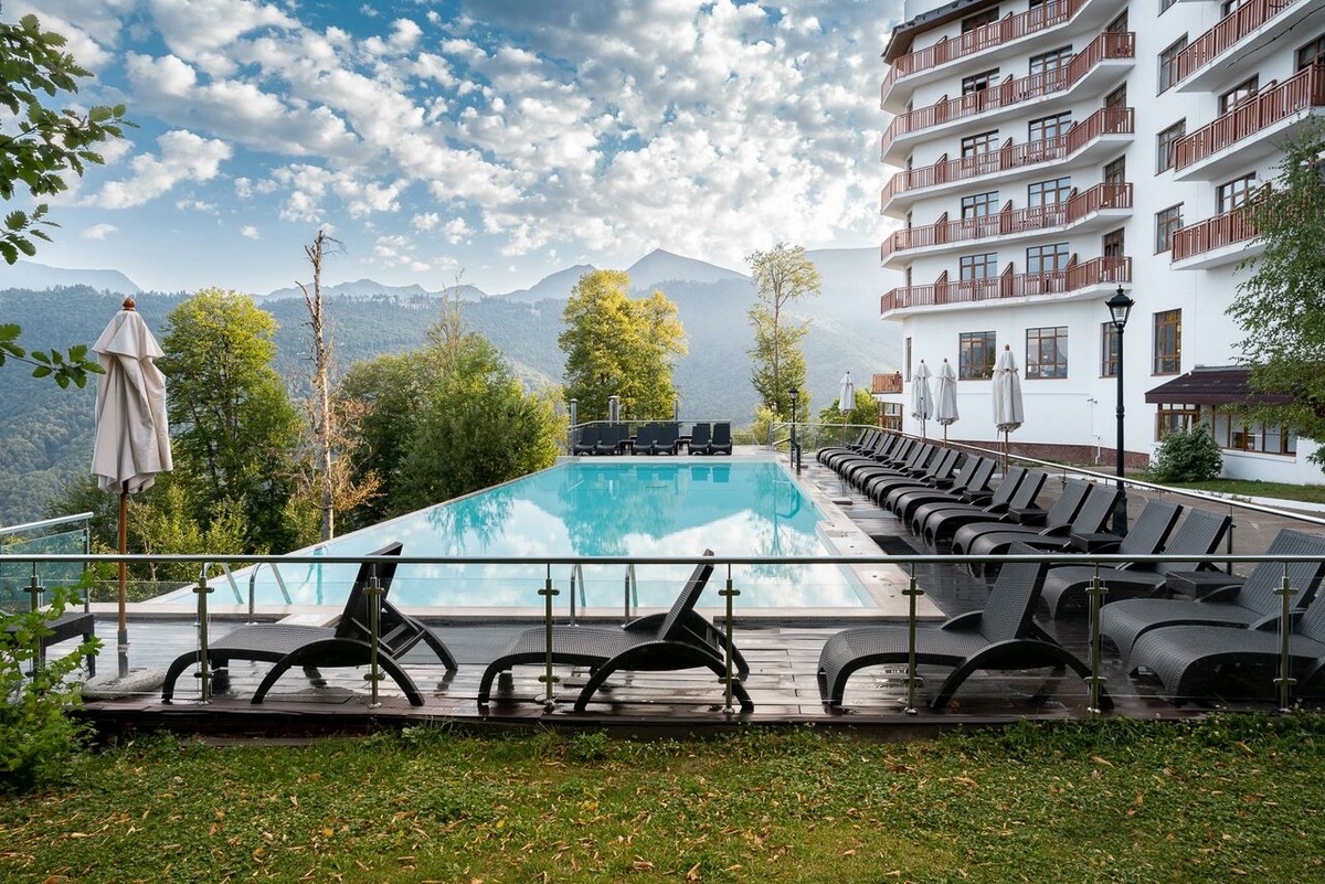 Краснодарский край, городской округ Сочи, село Эстосадок, Горная Олимпийская деревня, улица Сулимовка, 9