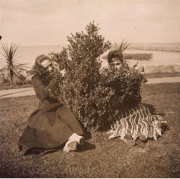 Императрица Александра Федоровна с сестрой великой княгиней Елизаветой Федоровной. Фото из интернета