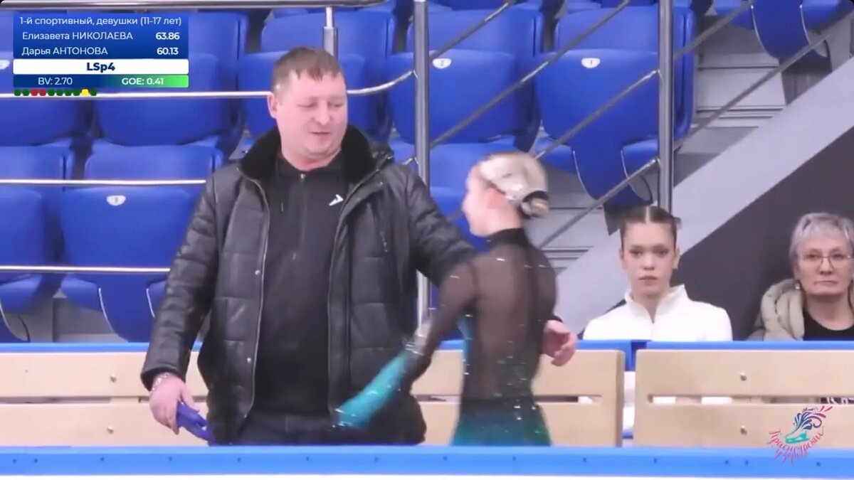 Дарья Антонова после проката на турнире "Красноярске узоры". Фото: стоп-кадр прямого эфира трансляции