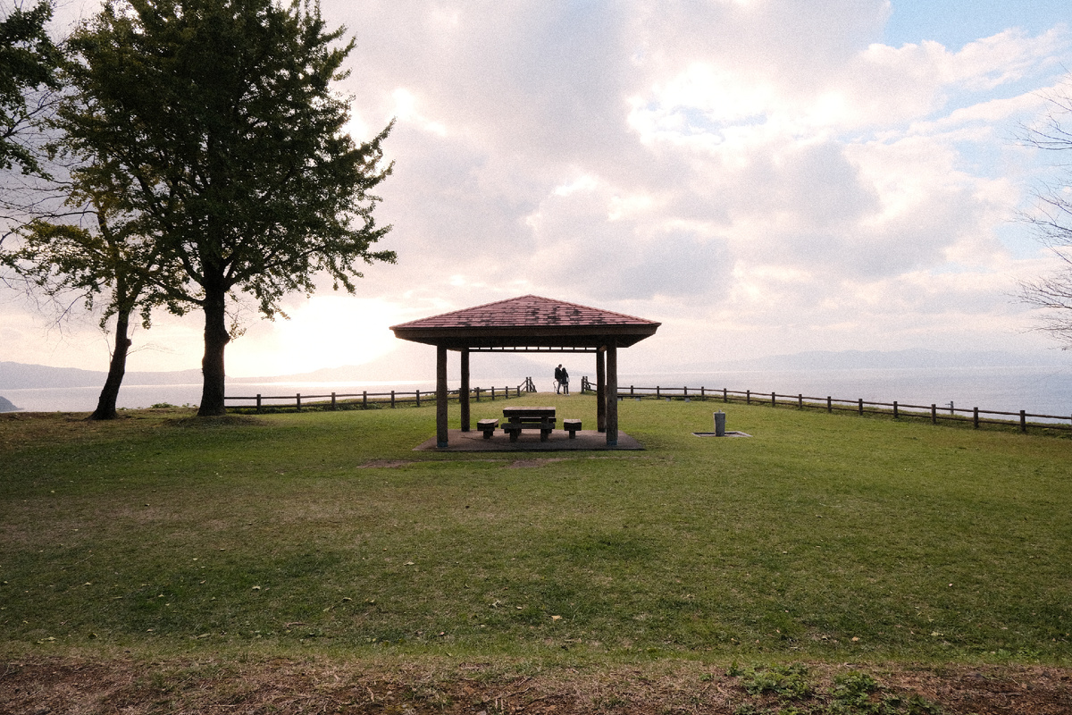 Смотровая площадка в парке Накачая (Nakachaya Park) с видом на вулкан.