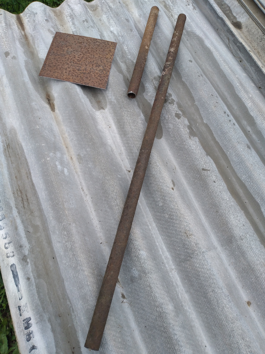 Лист жедеза 220х230х2 мм, труба 1" длиной 450 мм, труба 1" длиной 1160 мм.