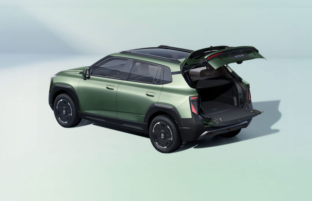 Откидной борт — как у настоящих внедорожников.