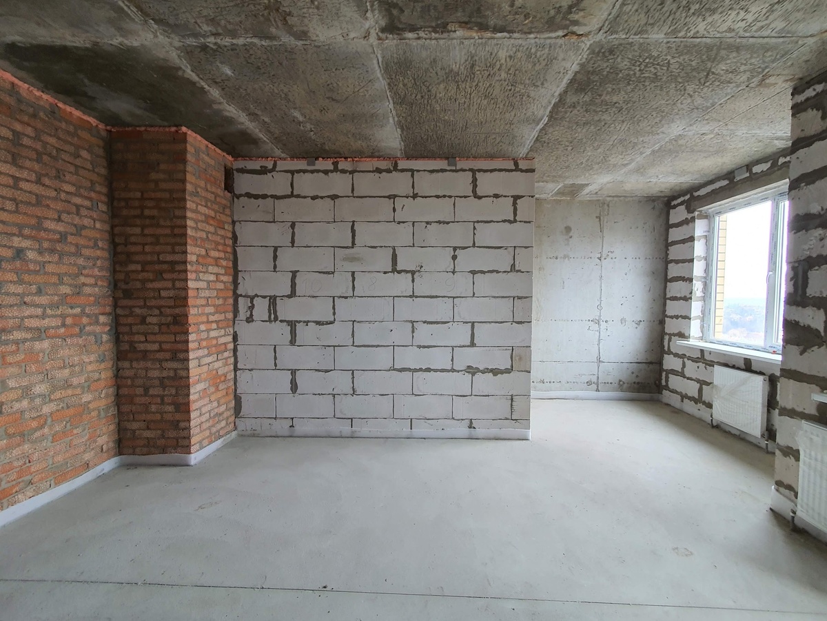 В квартире были голые стены, а впереди предстоял долгий путь..