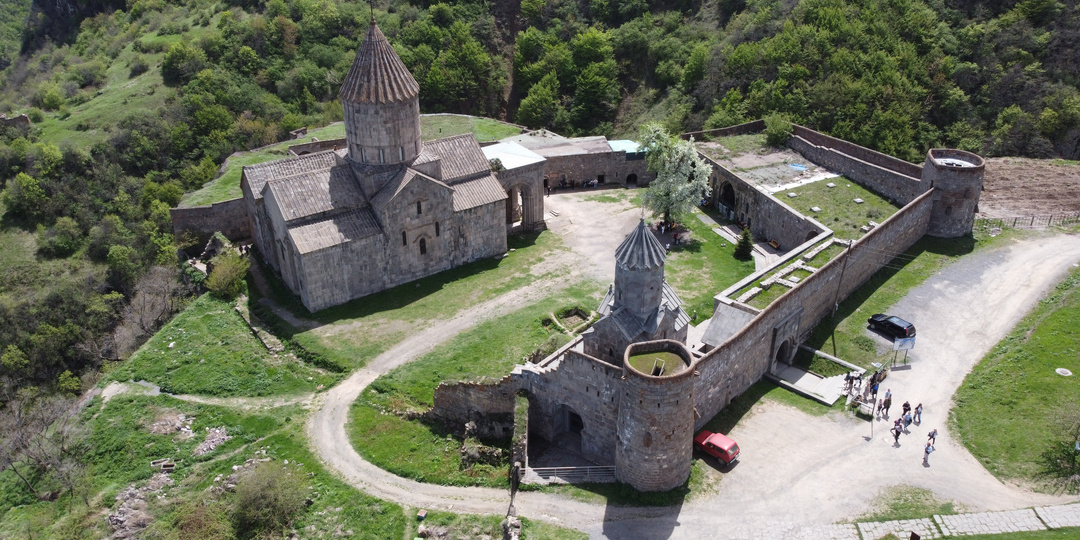 Путешествие по Армении. День 3: канатка "Крылья Татева", Селимский перевал, Севан