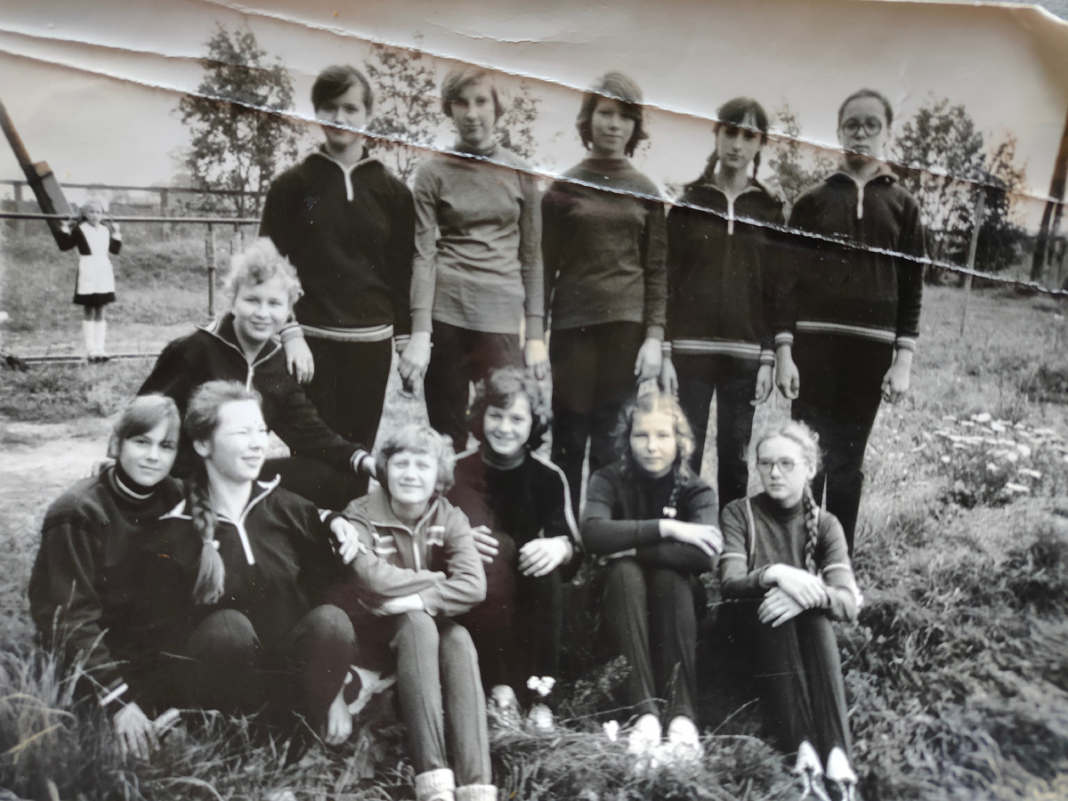 Девчонки на физкультуре