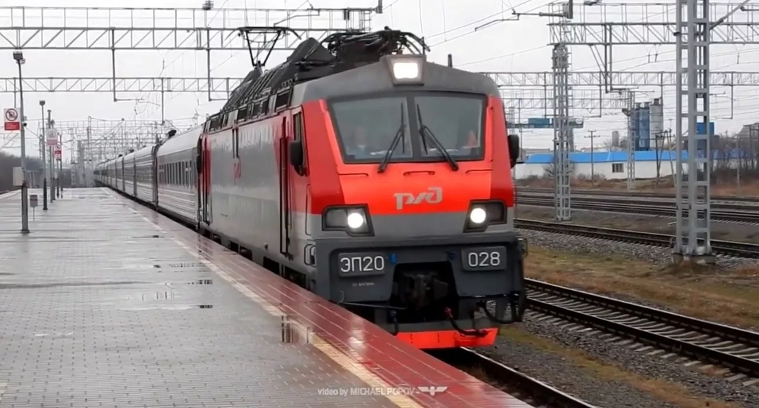 Рис.1 Электровоз ЭП20-028 на станции Анапа. 4 июня 2023г.