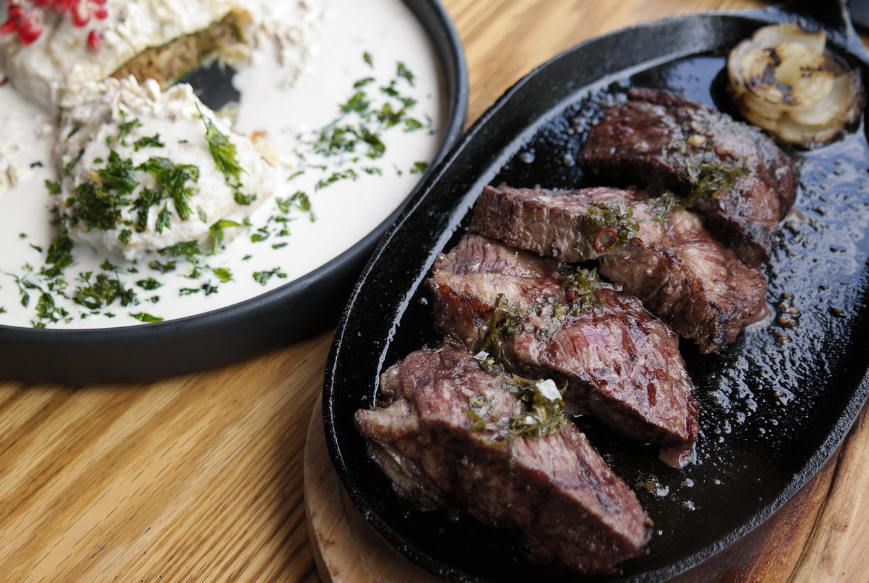 Асадо - жареное мясо Аргентинское, очень вкусное. фото с сайта pixabay