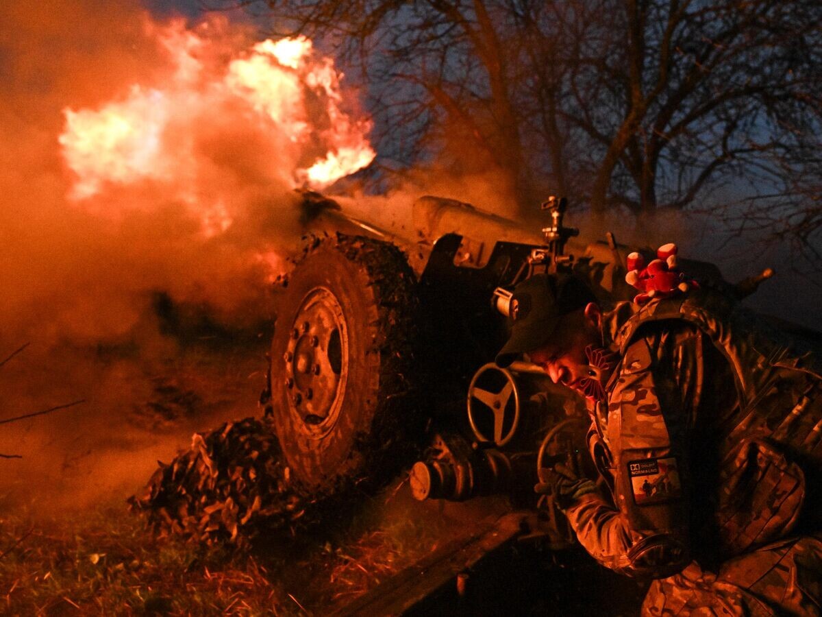    Работа артиллерийского расчета гаубицы Д-30 в Курской области© РИА Новости / Сергей Бобылев