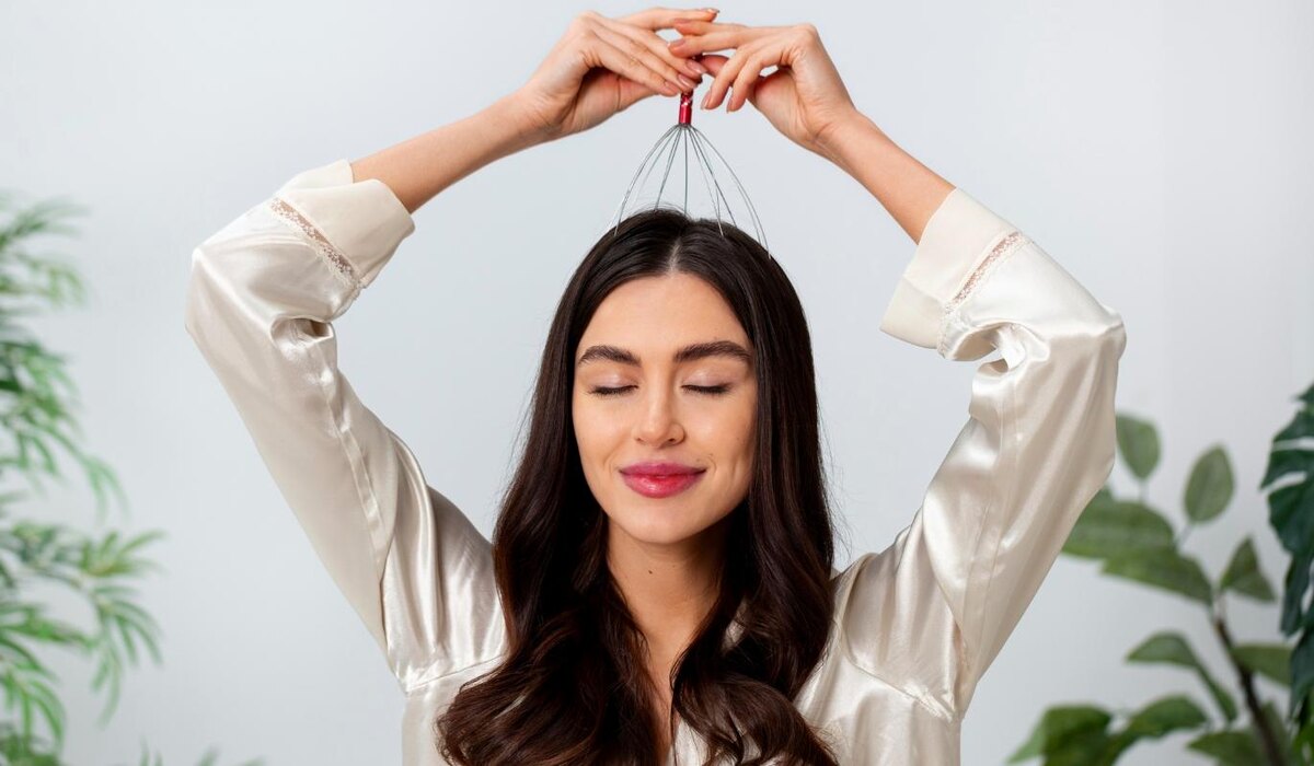     Успеть за 5 минут: быстрый массаж головы для здоровья волос