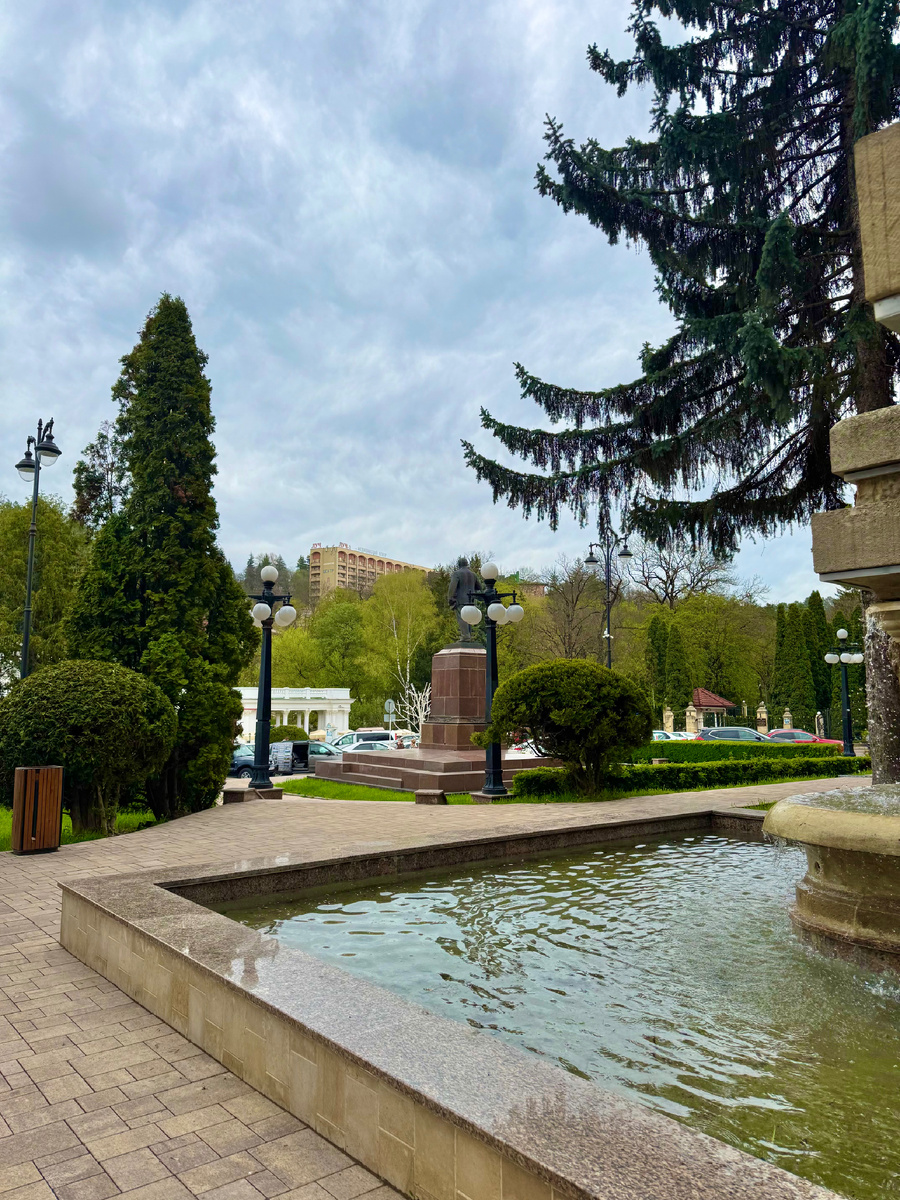 У памятника Ленину, фото Сад в стиле Paradise @