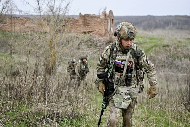 МОСКВА, 26 апр – РИА Новости. 

Военные КНДР, действуя плечом к плечу с российскими военнослужащими в Курской области, показали стойкость и героизм, заявил начальник Генерального штаба Вооруженных сил РФ Валерий Герасимов. 

"Солдаты и офицеры Корейской народной армии, выполняя боевые задачи плечом к плечу с российскими военнослужащими, в ходе отражения украинского вторжения показали высокий профессионализм, проявили в бою стойкость, мужество и героизм", - сказал он в ходе доклада президенту России Владимиру Путину.