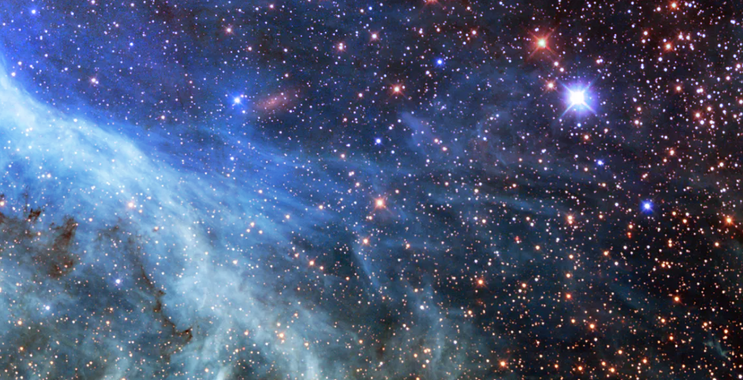 Фото показывает окраины туманности Тарантул и множество красных гигантов в Большом Магеллановом Облаке.