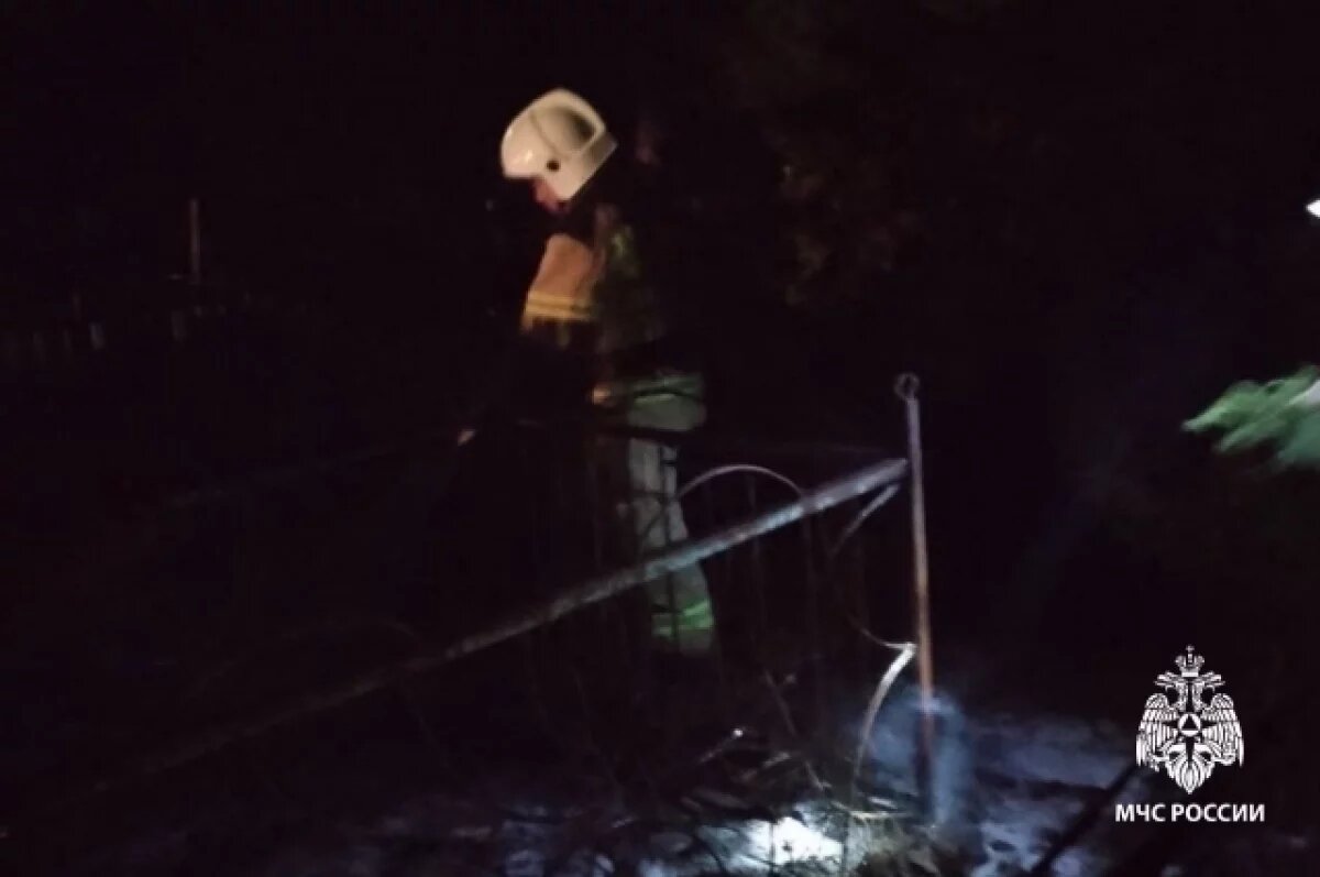    В Туве потушили пожар на кладбище, начавшийся из-за окурка после похорон