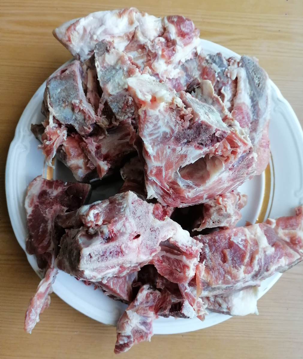 Фото 2. Порубленные свиные рёбрышки
