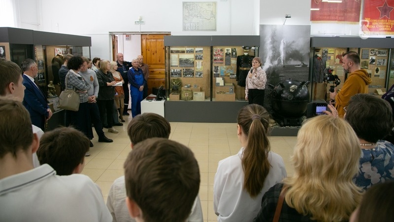    Первую экскурсию провела создатель экспозиции, заведующая отделом истории в музее Мария Гордеева Фото: Валерия Алтухова / / ИА «Победа26»