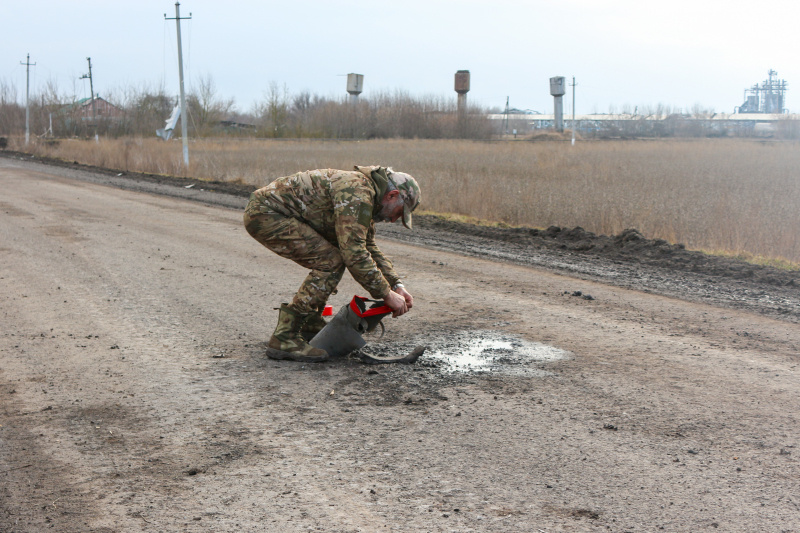    Работа с обломками ракеты в Курской области. Фото: © Konopatov Yuri/news.ru/Globallookpress