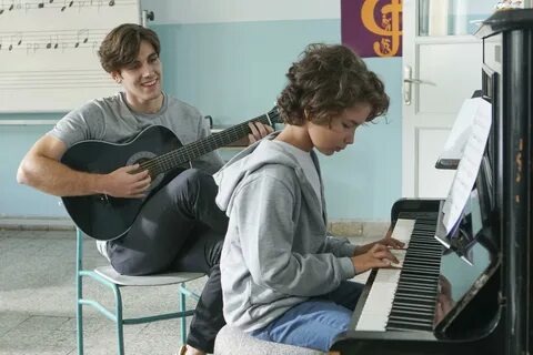 Фото из интернета. Арда и Мерт репетируют.