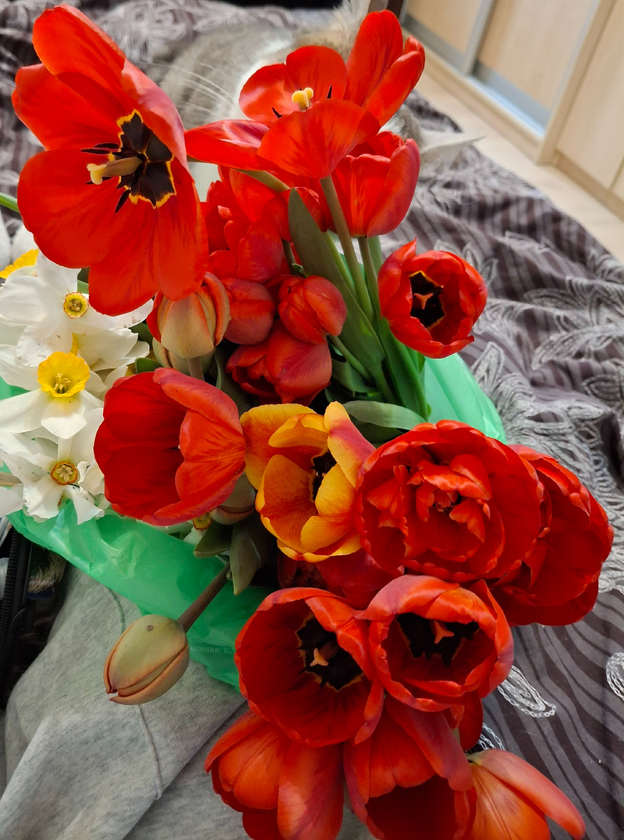 Цветы приготовила для умерших бабушки и мамы