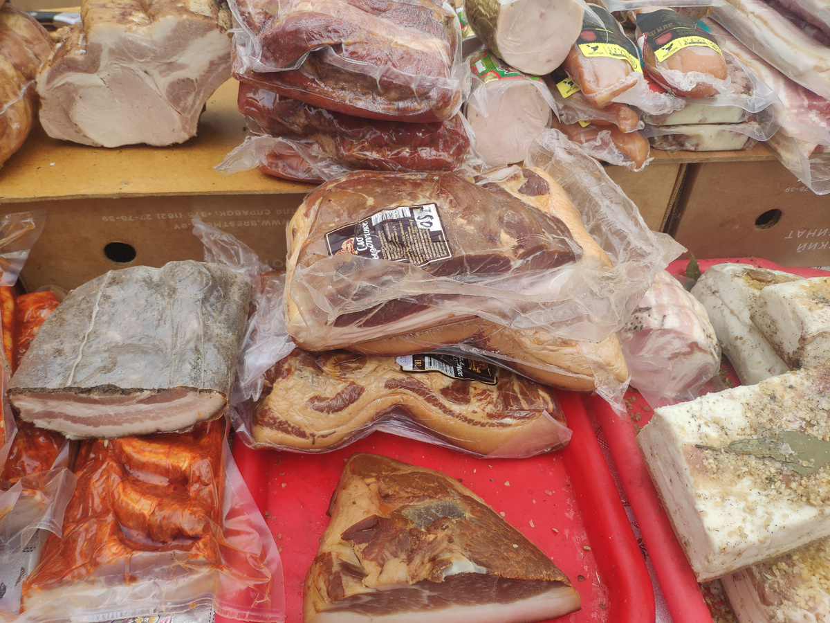 Фото автора статьи. Разные копчёности и сало