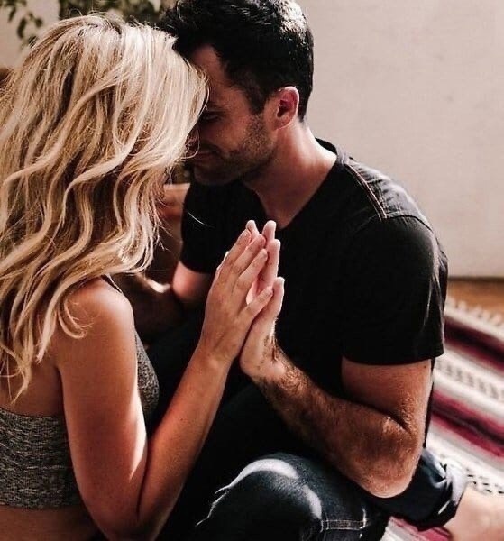 Она либо рядом с тобой либо свободна