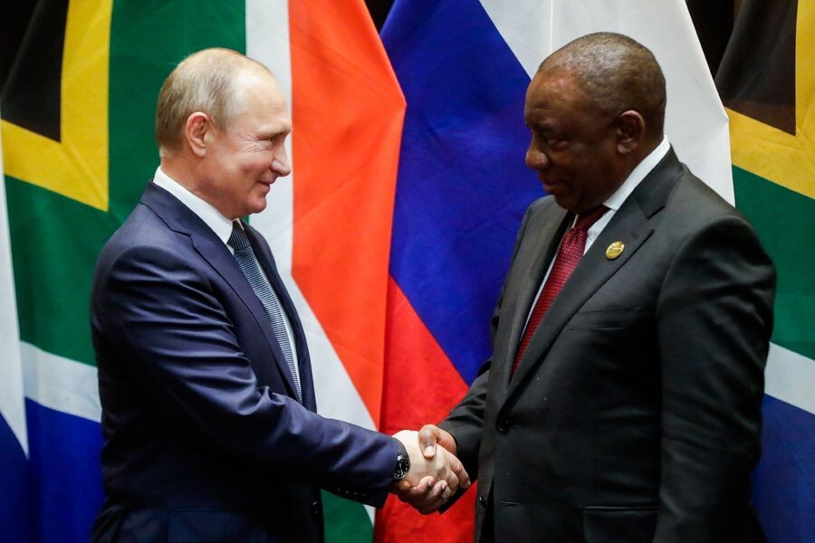    Президент РФ Владимир Путин и президент ЮАР Сирил Рамафоса / Источник: © Михаил Метцель/ТАСС